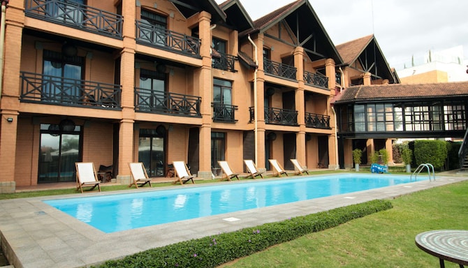 Radisson Hotel Antananarivo Waterfront - Outdoor pool