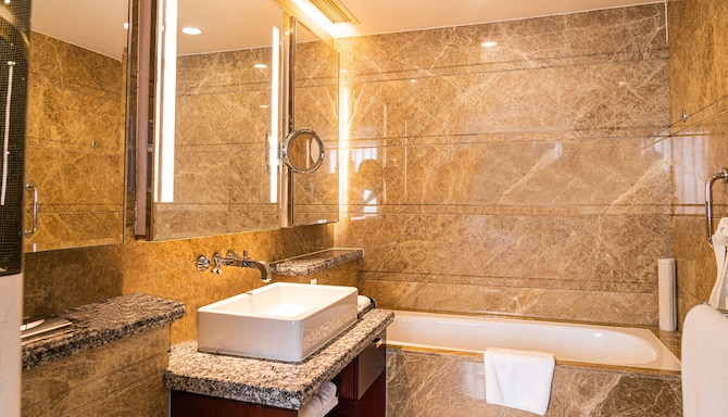 Radisson Hotel Tianjin - Business Class Room - Bathroom
