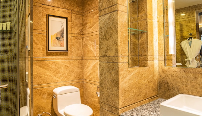 Radisson Hotel Tianjin - Deluxe Room bathroom