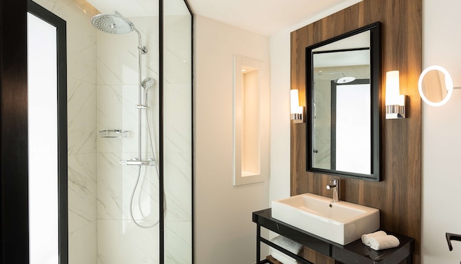Radisson Hotel Tunis City Center - حمام الجناح