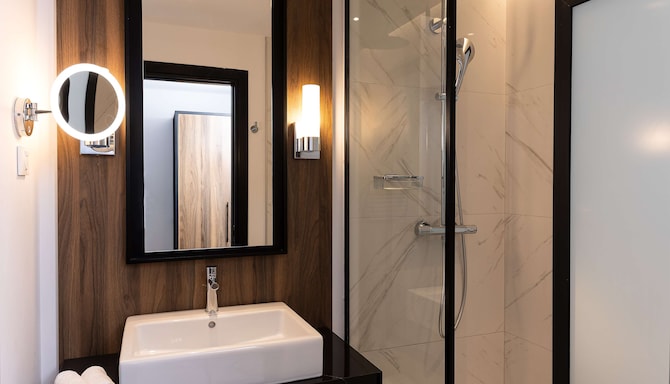Radisson Hotel Tunis City Center - حمام غرفة الضيوف