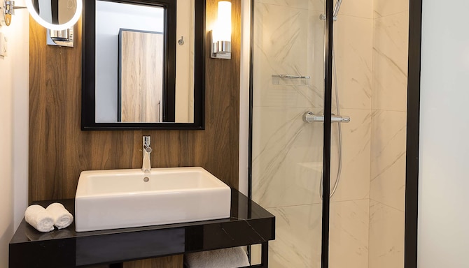Radisson Hotel Tunis City Center - حمام غرفة الضيوف