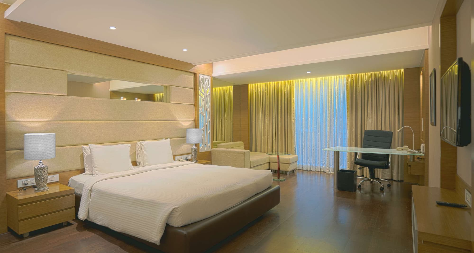 Radisson Hotel Udaipur - Suite bedroom
