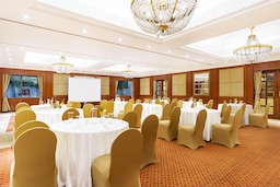 Radisson Hotel Varanasi - Jasmine - Cluster Seating