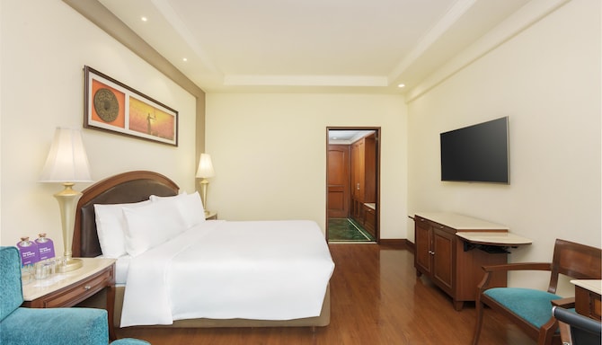 Radisson Hotel Varanasi - Superior Bedroom