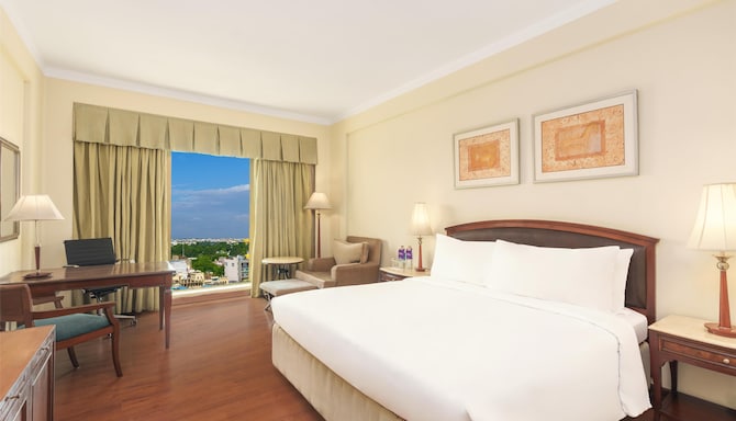 Radisson Hotel Varanasi - Business King Bedroom