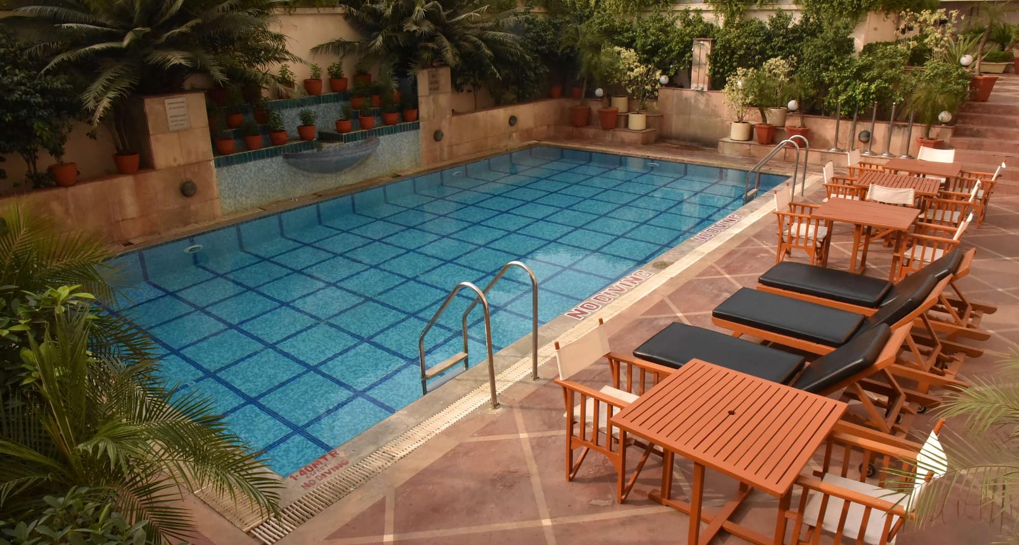 Radisson Hotel Varanasi - Swimming pool
