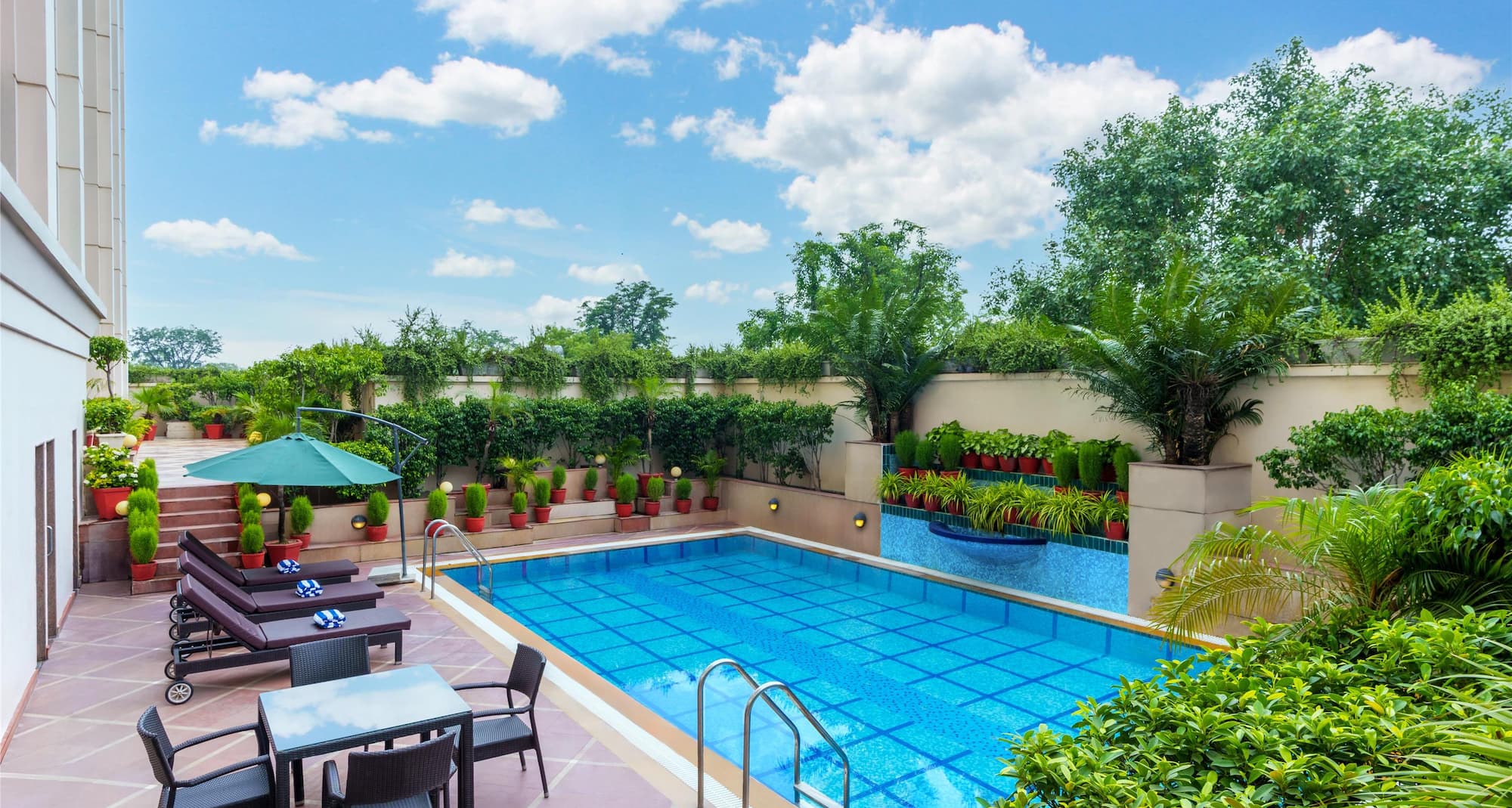 Radisson Hotel Varanasi - Swimming Pool