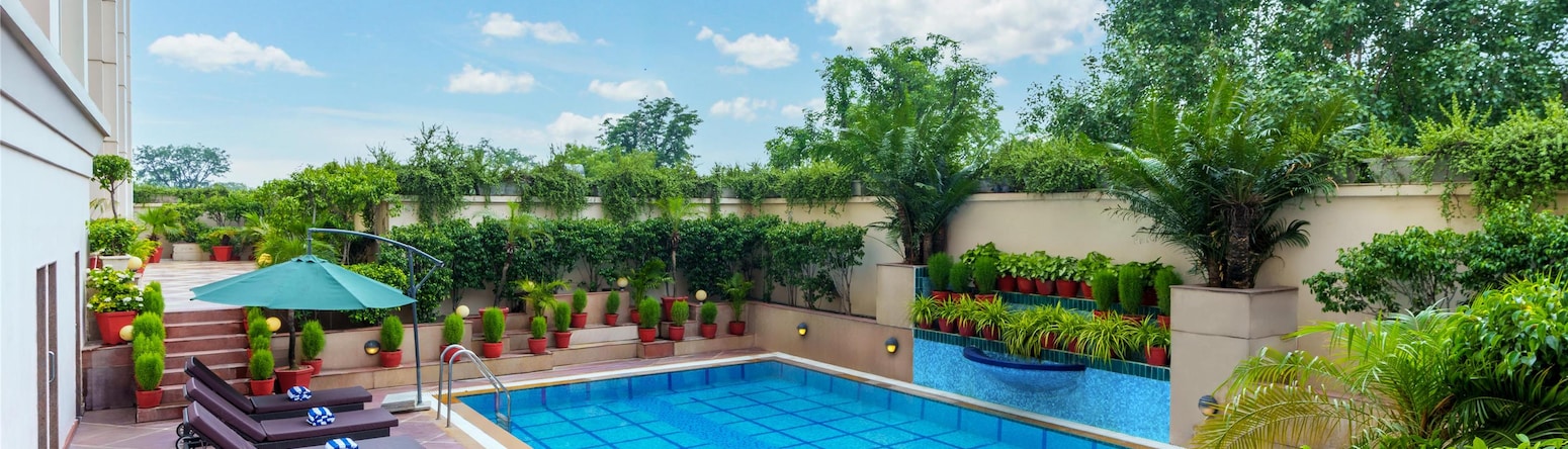 Radisson Hotel Varanasi - Swimming Pool