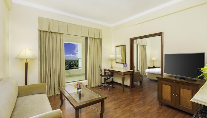 Radisson Hotel Varanasi - Suite Living Room