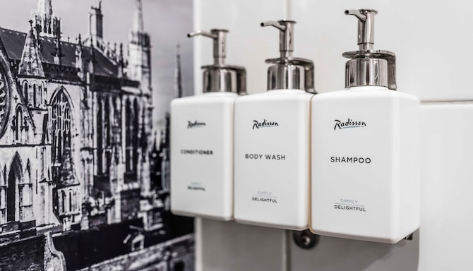 Radisson Hotel York - Wanna w pokoju gościnnym