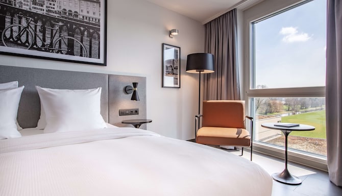 Radisson Hotel Zurich Airport - Guest room view