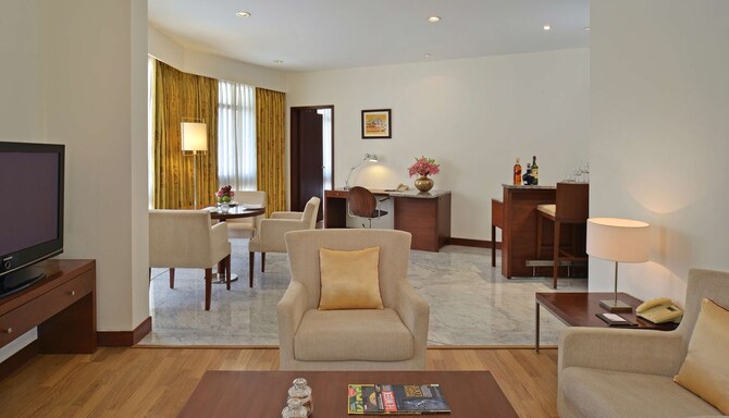 Radisson Jass Khajuraho - Deluxe Suite Sitting Area