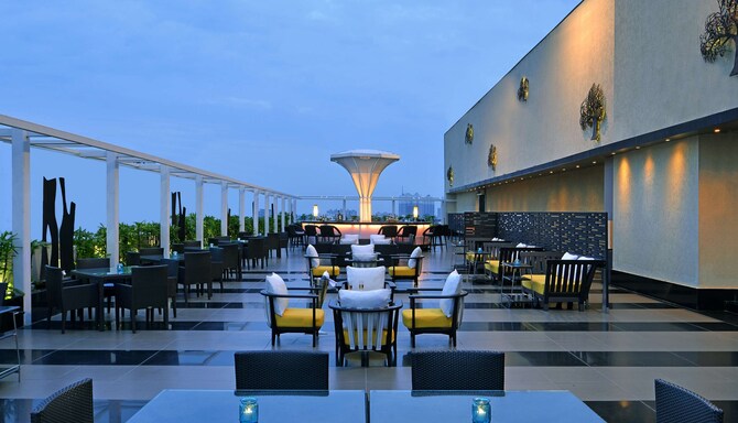 Radisson Kolkata Ballygunge - Smoke Shack