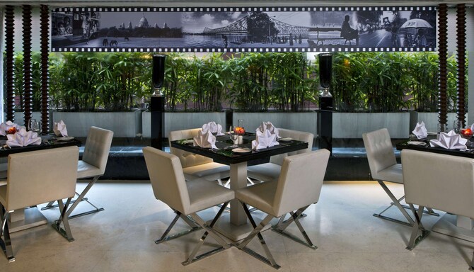 Radisson Kolkata Ballygunge - Coffee Shop