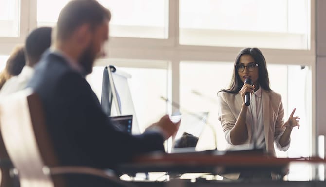 Radisson Meetings - Vergadering met een microfoon