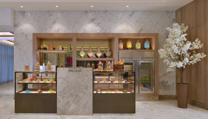 Radisson Mumbai Andheri MIDC - Pastry Shop