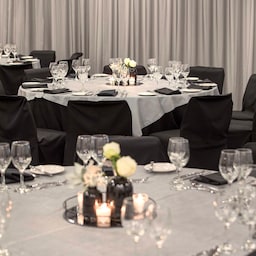 Radisson on Flagstaff Gardens Melbourne - Meeting room banquet set-up