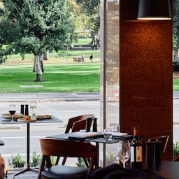 Radisson on Flagstaff Gardens Melbourne - HQ s on William Restaurant and Bar
