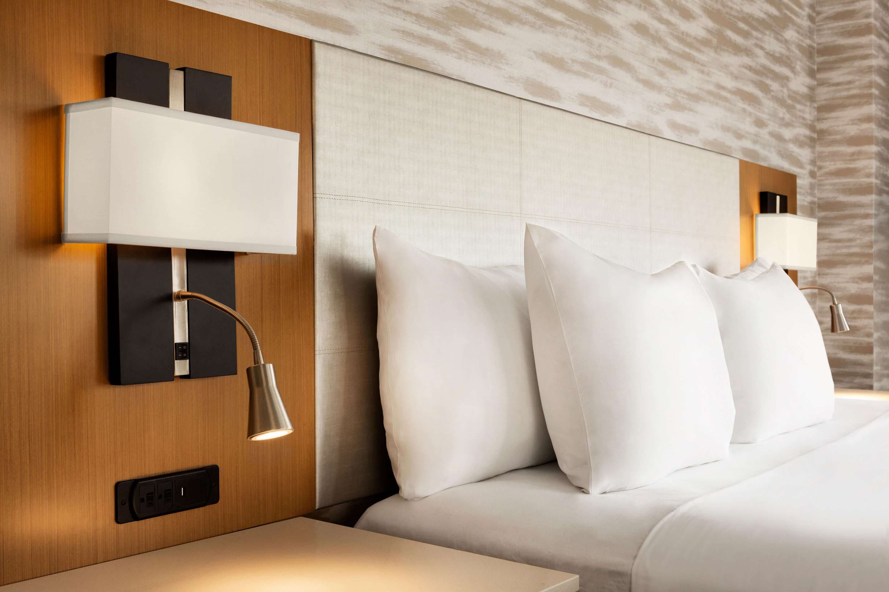 Radisson - Deluxe guest room