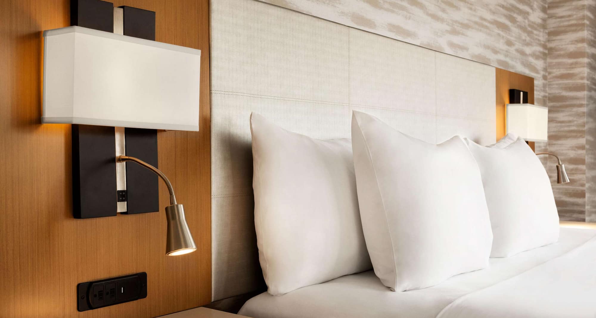 Radisson - Deluxe guest room