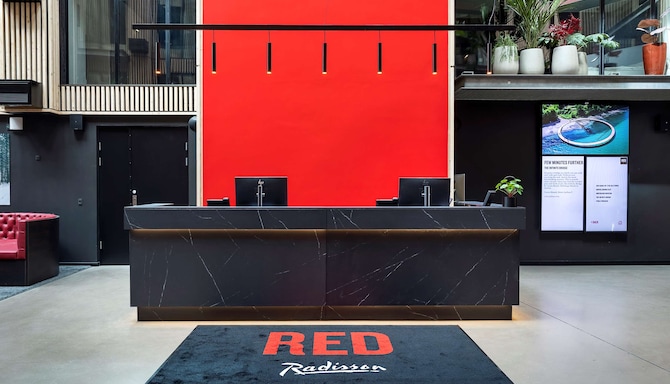 Radisson RED Aarhus - Atrium reception