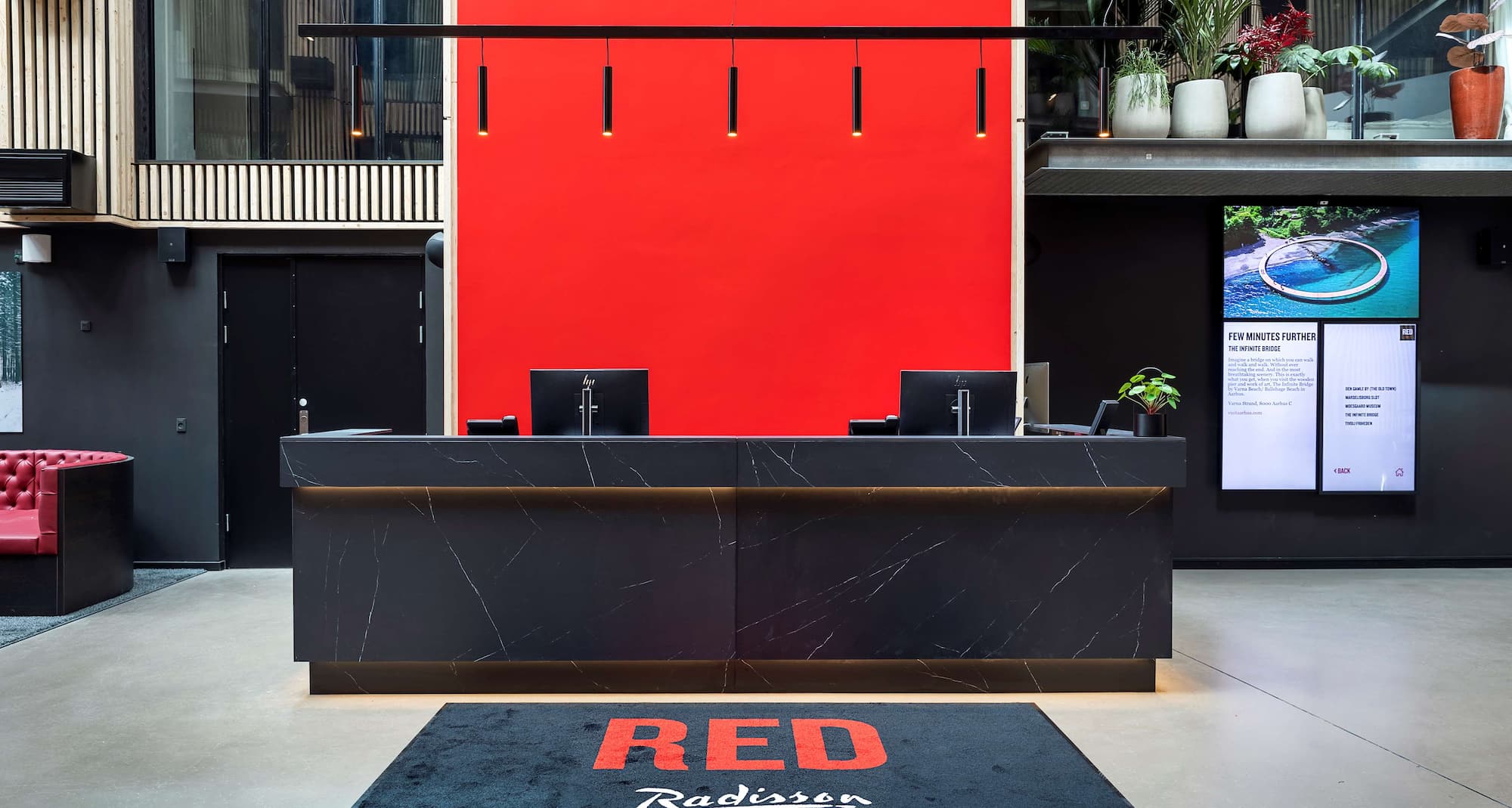 Radisson RED Aarhus - Vy över fasaden