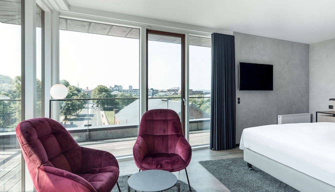 Radisson RED Aarhus - Superior Room living room