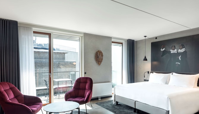 Radisson RED Aarhus - Junior Suite bed