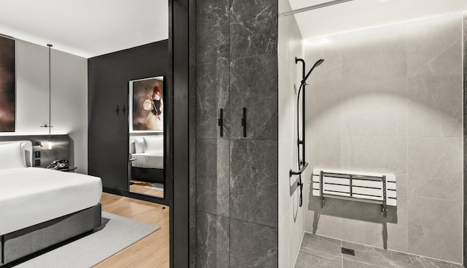 Radisson RED Auckland - Standard Accessible Shower