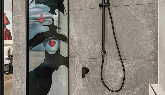 Radisson RED Auckland - Superior and Premium Corner Bathroom