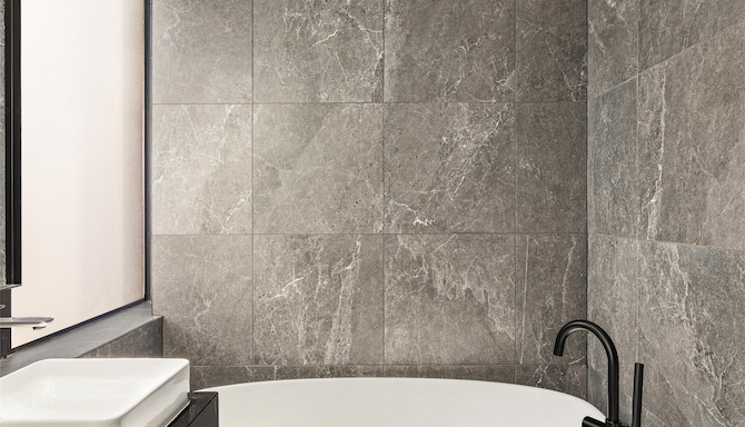 Radisson RED Auckland - Superior and Premium Corner Bathroom