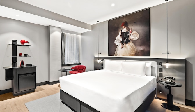 Radisson RED Auckland - Standard Accessible Room