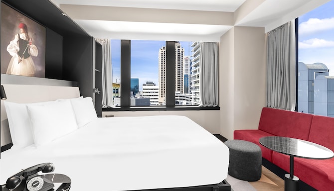Radisson RED Auckland - Standard Room