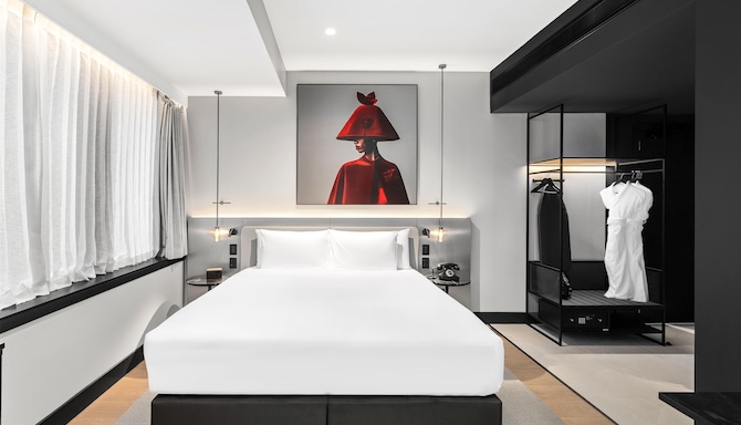 Radisson RED Auckland - Superior and Premium Corner Room