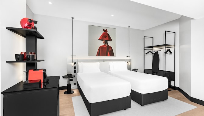 Radisson RED Auckland - Standard Twin Bed