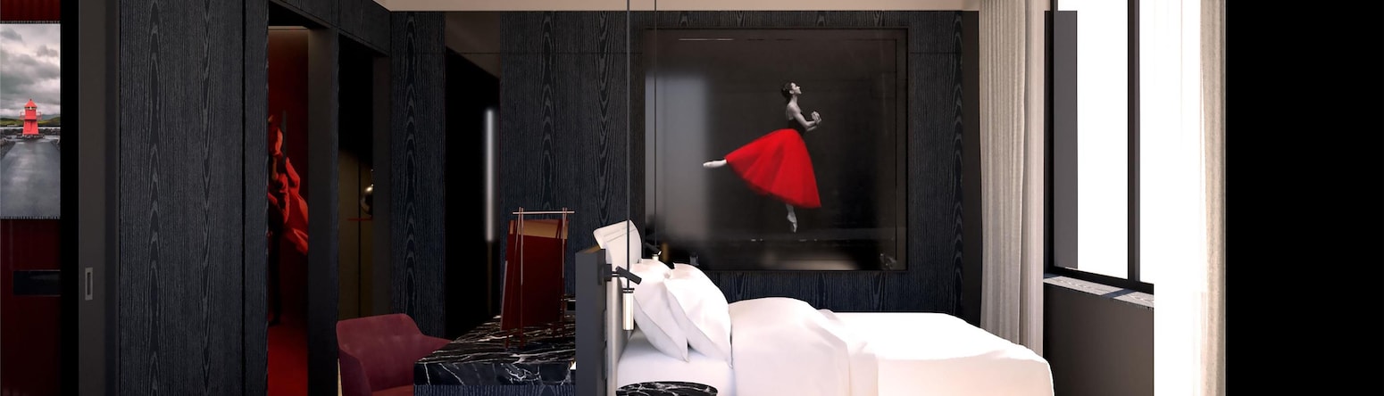 Radisson RED Auckland - Suite bedroom