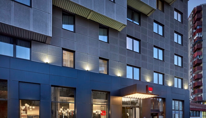 Radisson RED Belgrade - Entrance