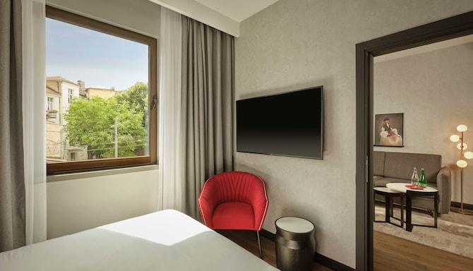 Radisson RED Belgrade - Suita