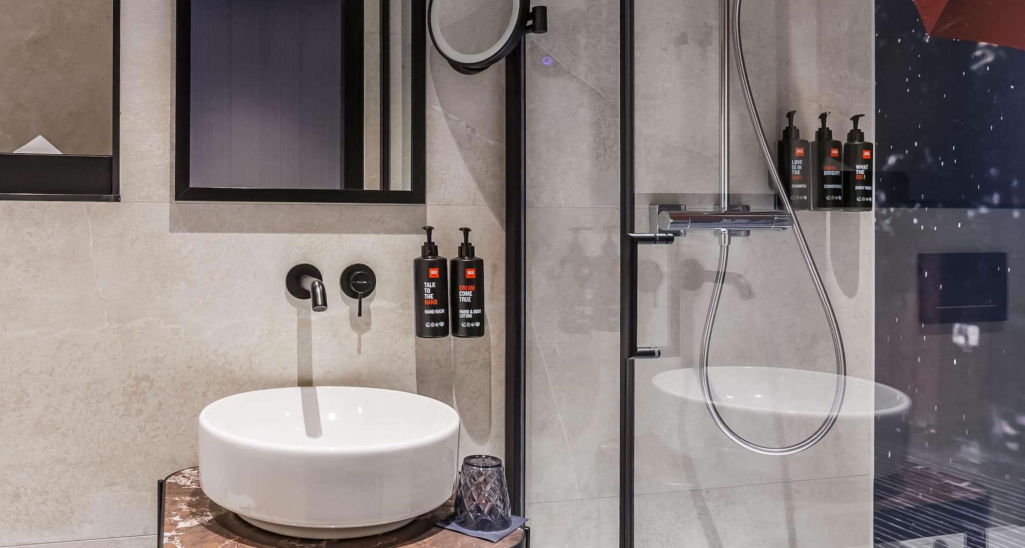 Radisson RED Berlin Kudamm - Bagno in camera degli ospiti