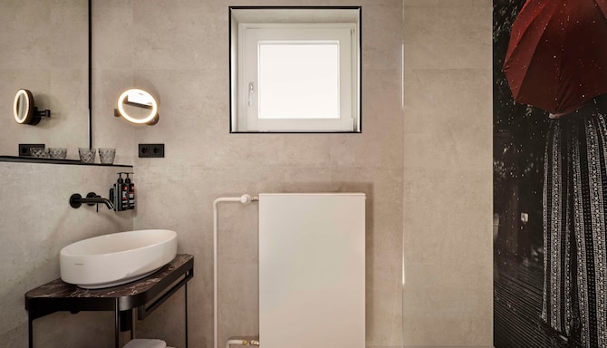 Radisson RED Berlin Kudamm - Premium Room Bathroom
