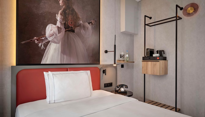 Radisson RED Berlin Kudamm - Single Standard Room