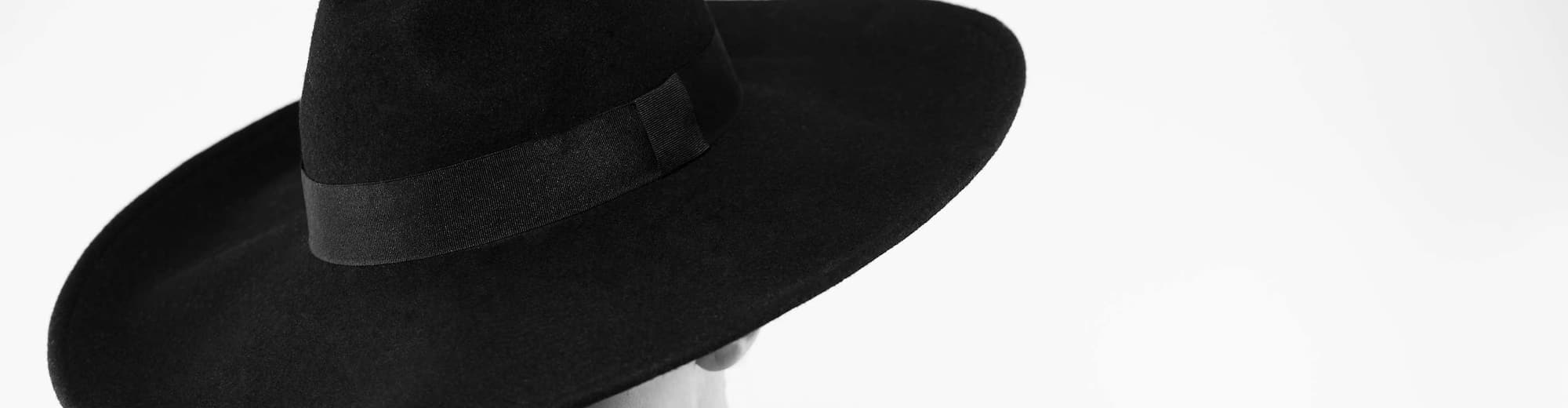 Radisson RED-merket | bryststykke | hatt