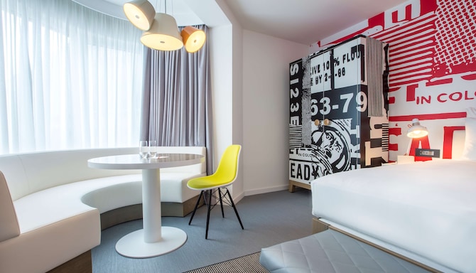 Radisson RED Brussels - Superior Room Corner