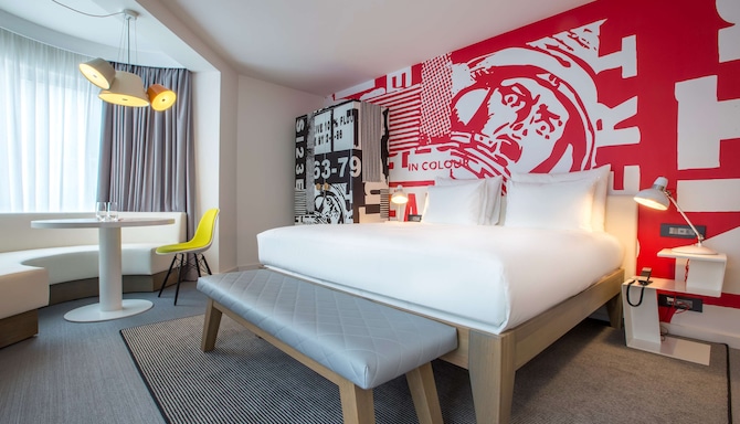 Radisson RED Brussels - Corner Superior Room