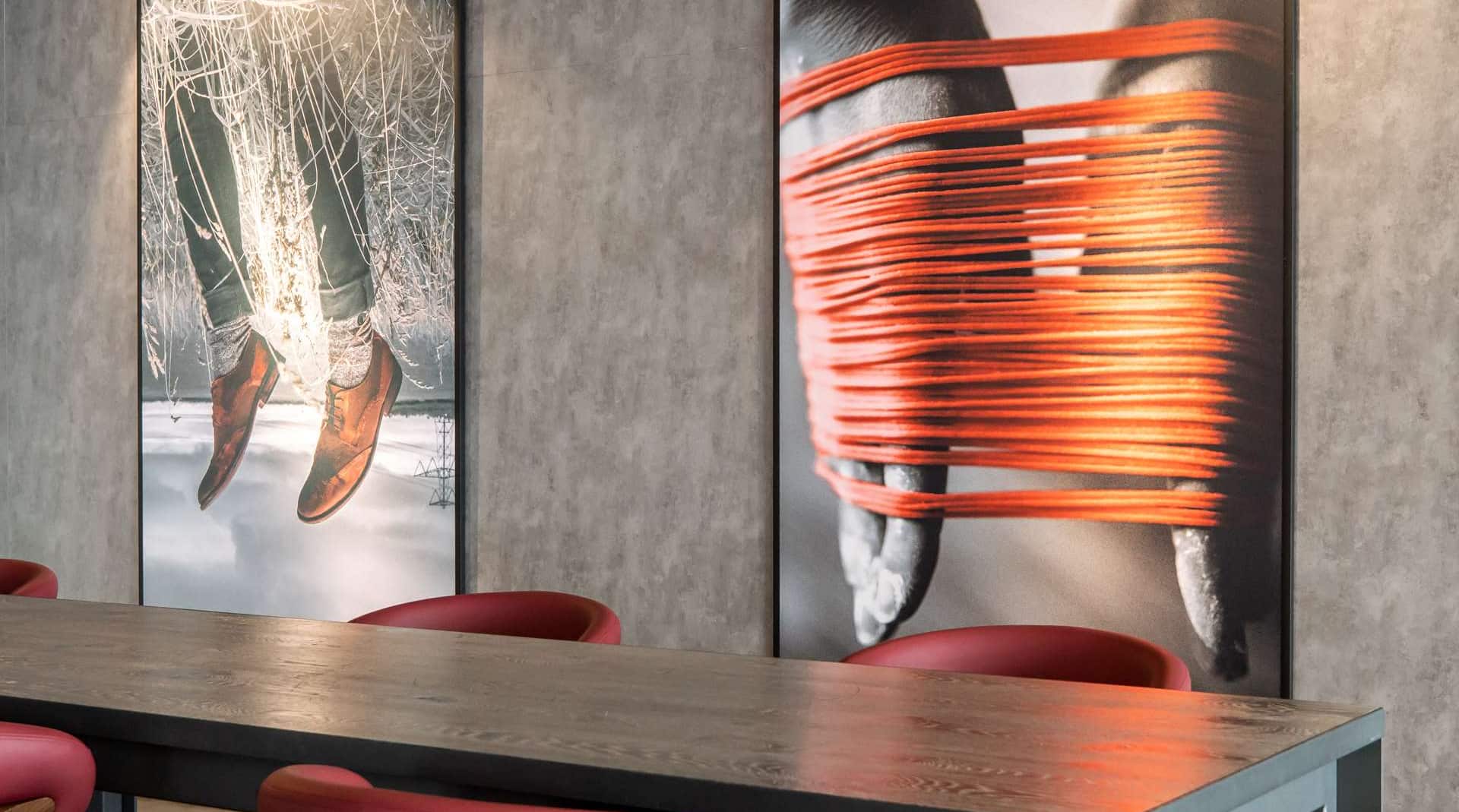 Radisson RED Brussels - Meeting studios common area and table, decor details