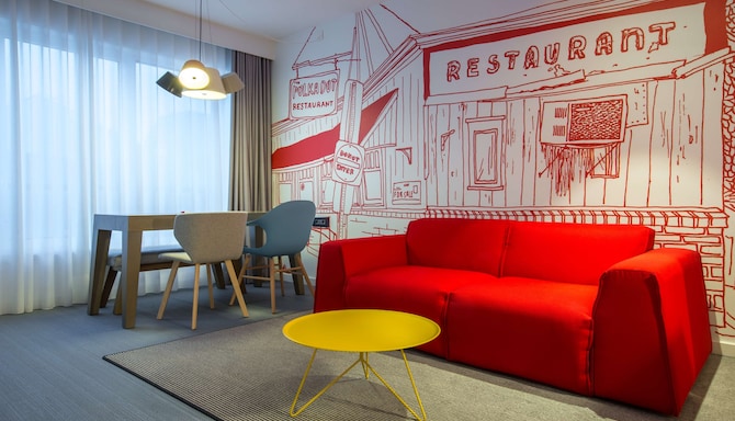 Radisson RED Brussels - Suite living room