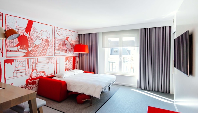 Radisson RED Brussels - Suite sofa bed