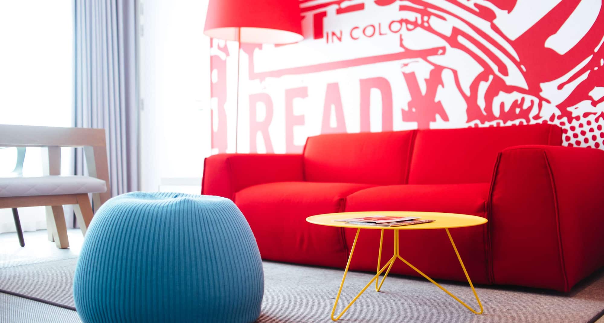 Radisson RED Brussels - Living area - Suite or Family Suite