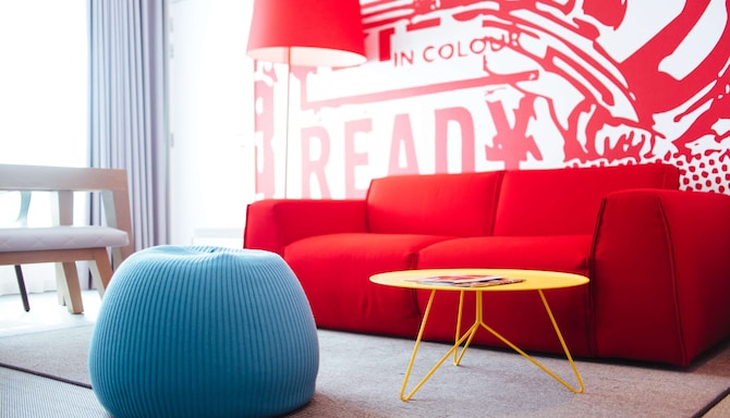 Radisson RED Brussels - Living area - Suite or Family Suite